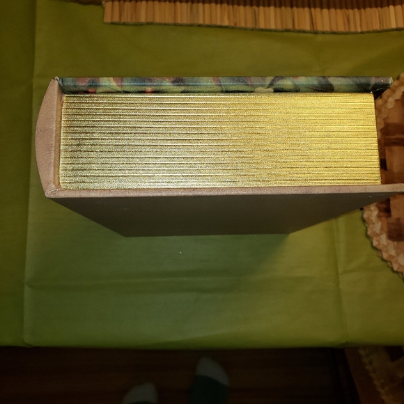 A Joyful Christmas Faux Book / Stash Box - Vintage Santa - Picture 7 of 10